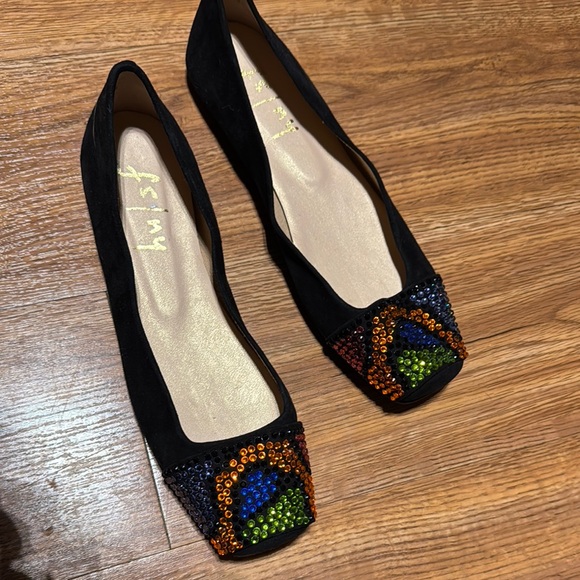 Elegant Black Flats with Colorful Beaded Design - Picture 2 of 9